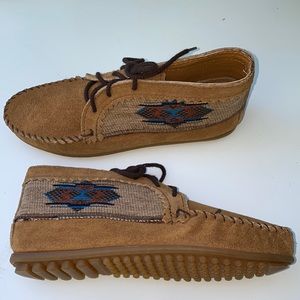 AUTH NIB Minnetonka El Paso Ankle Boots Taupe